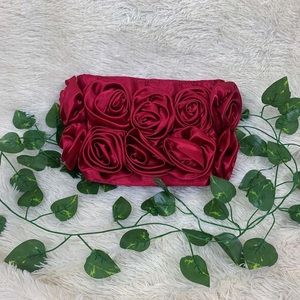 ‘DONT MIND MY THORNS’ ROSE CLUTCH